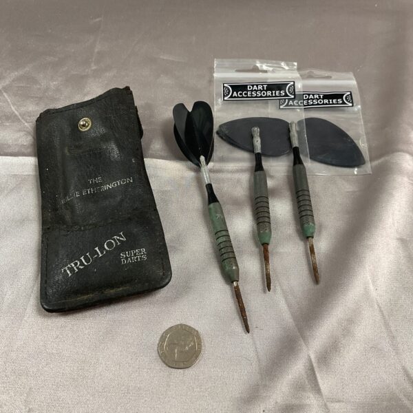 Vintage Tru-Lon Super darts set in original case.