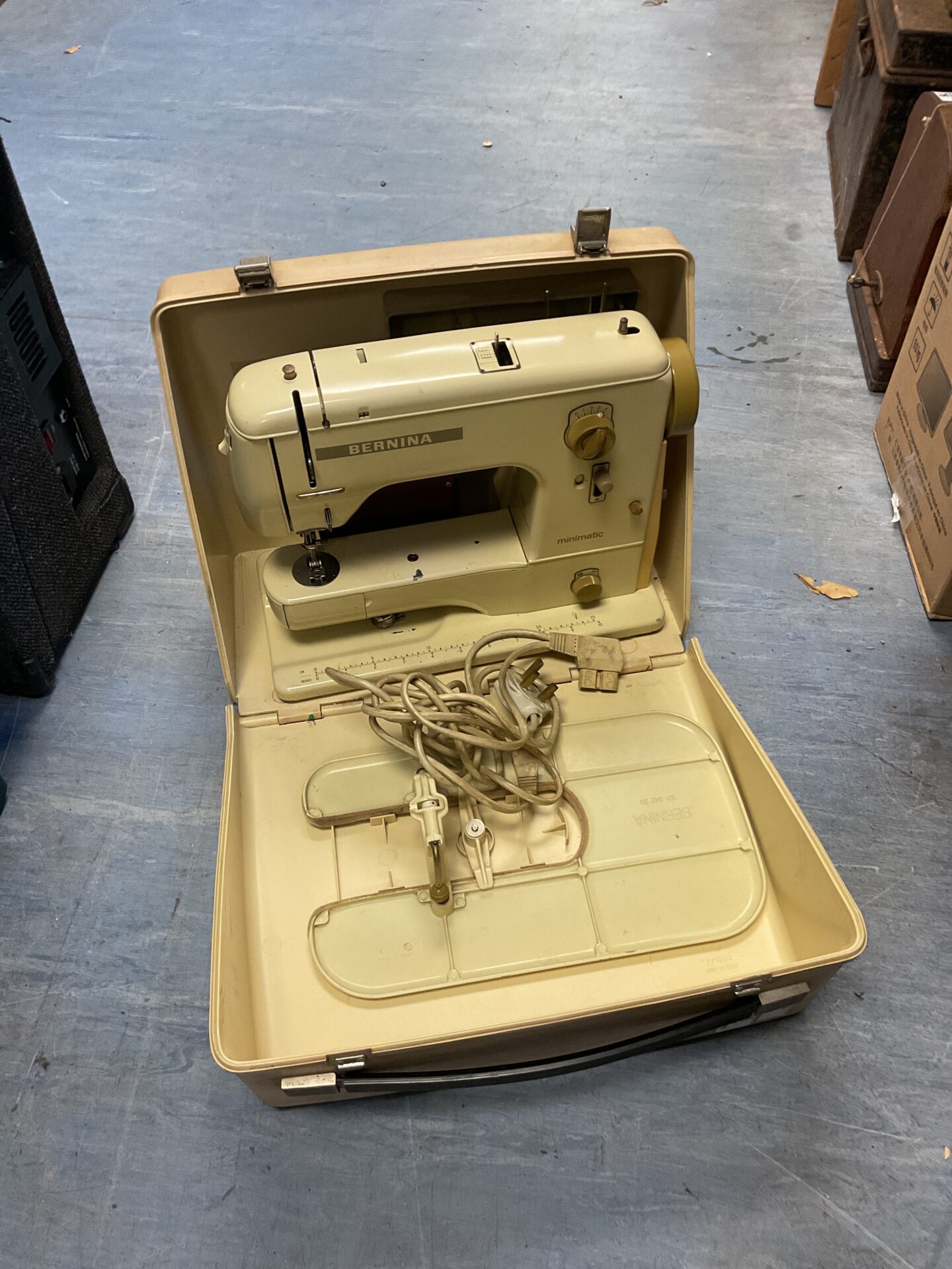 093 Bernina minimatic sewing machine