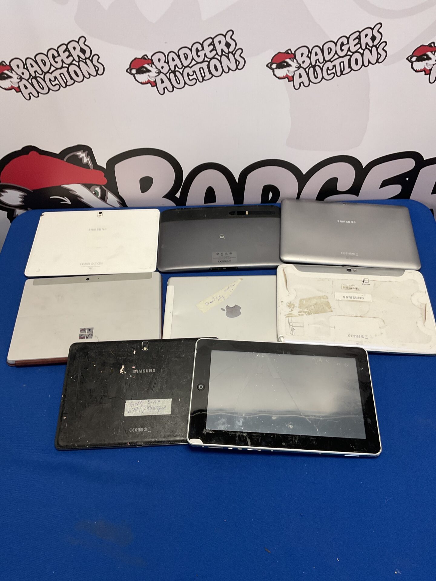 119 Bundle of tablet computers including samsung & apple