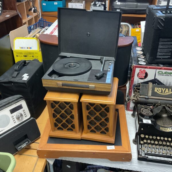 Vintage fidelity record player with speakers, retro audio equipment.