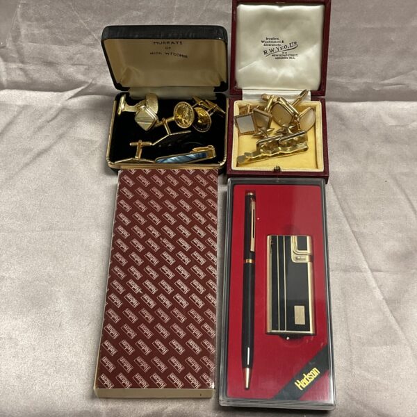Vintage Hadson pen and cufflinks set in presentation boxes.