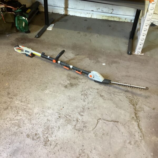 Vonhaus cordless hedge cutter in used condition.