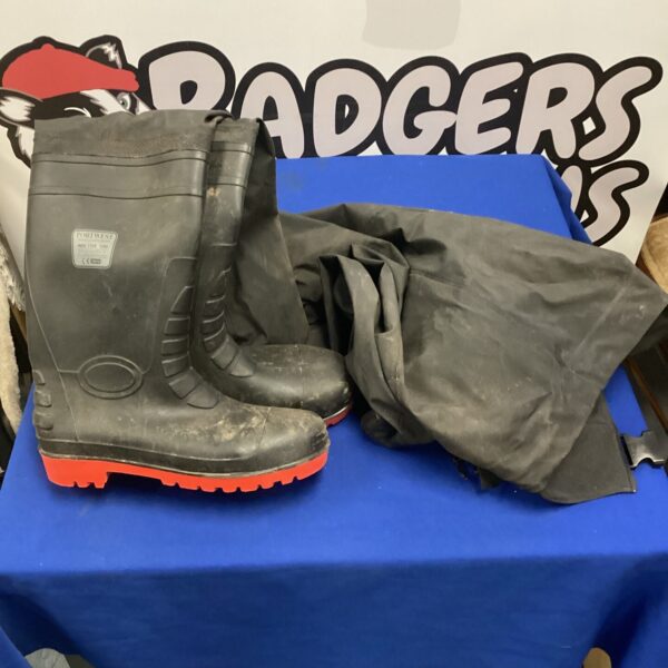 Size 11 Portwest waders for fishing and outdoor work.