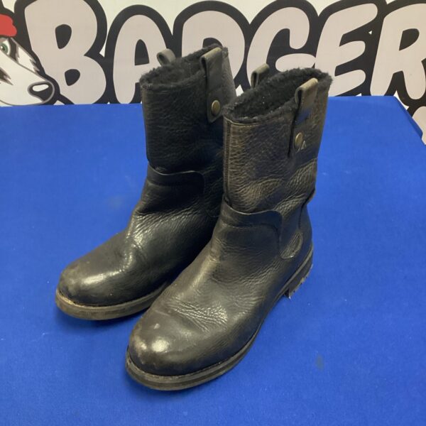 Vintage size 5 Clarks leather boots, classic ankle boot style.