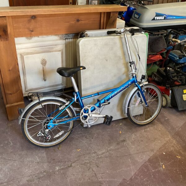 Blue Ridgeback folding bike, ideal for compact storage and commuting.