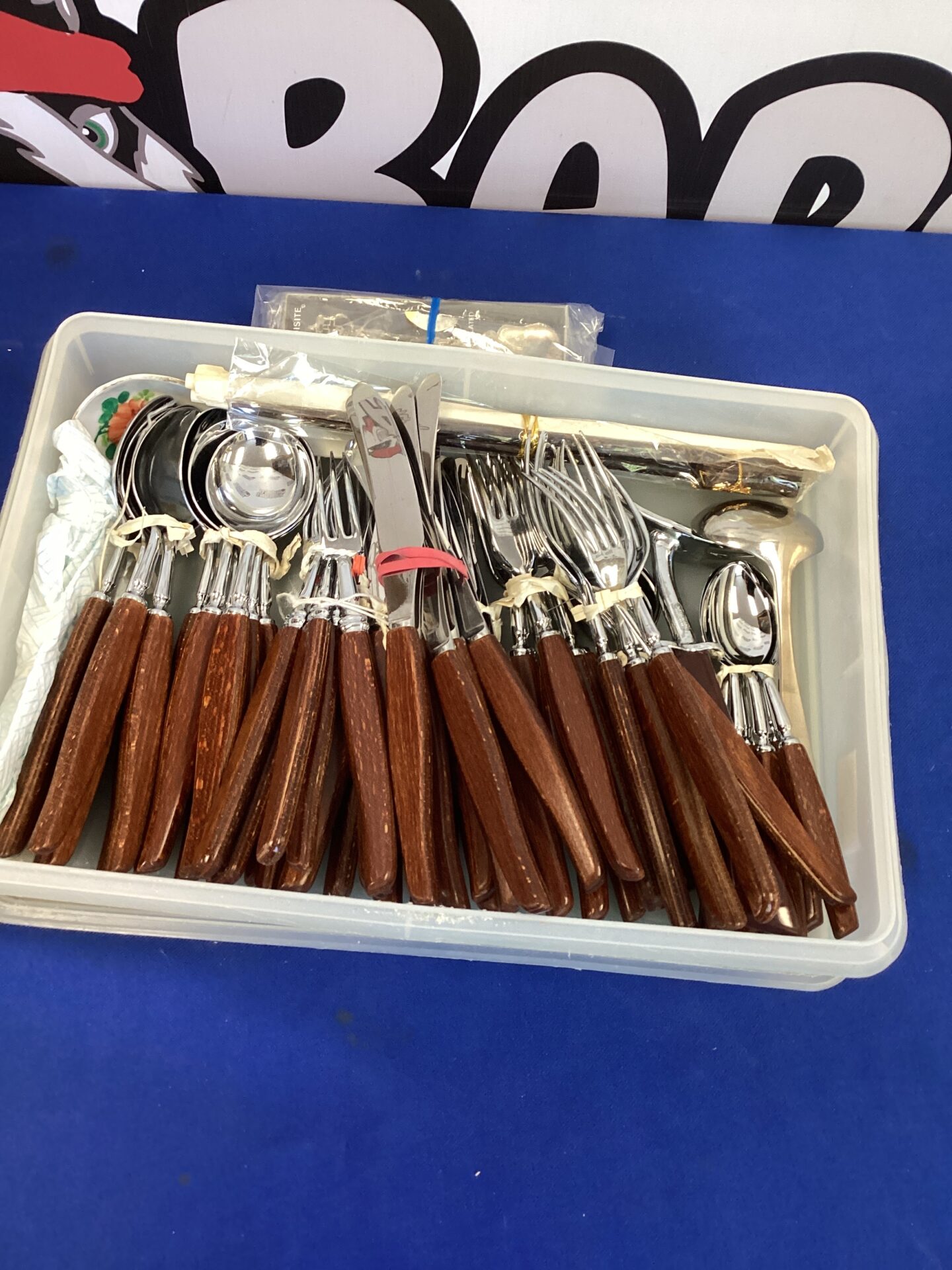283 Quantity of Cutlery