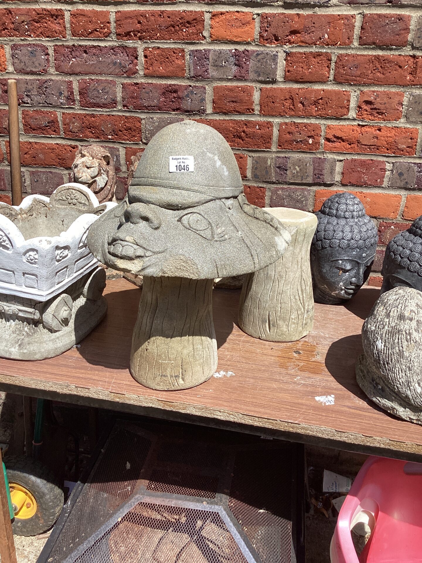 1046 Garden Stone effect mushroom with stand