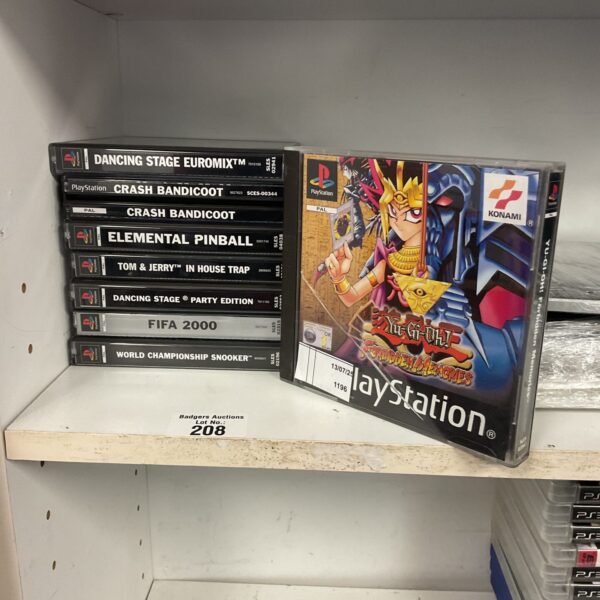 Assorted Playstation games including FIFA 2000 and Crash Bandicoot.