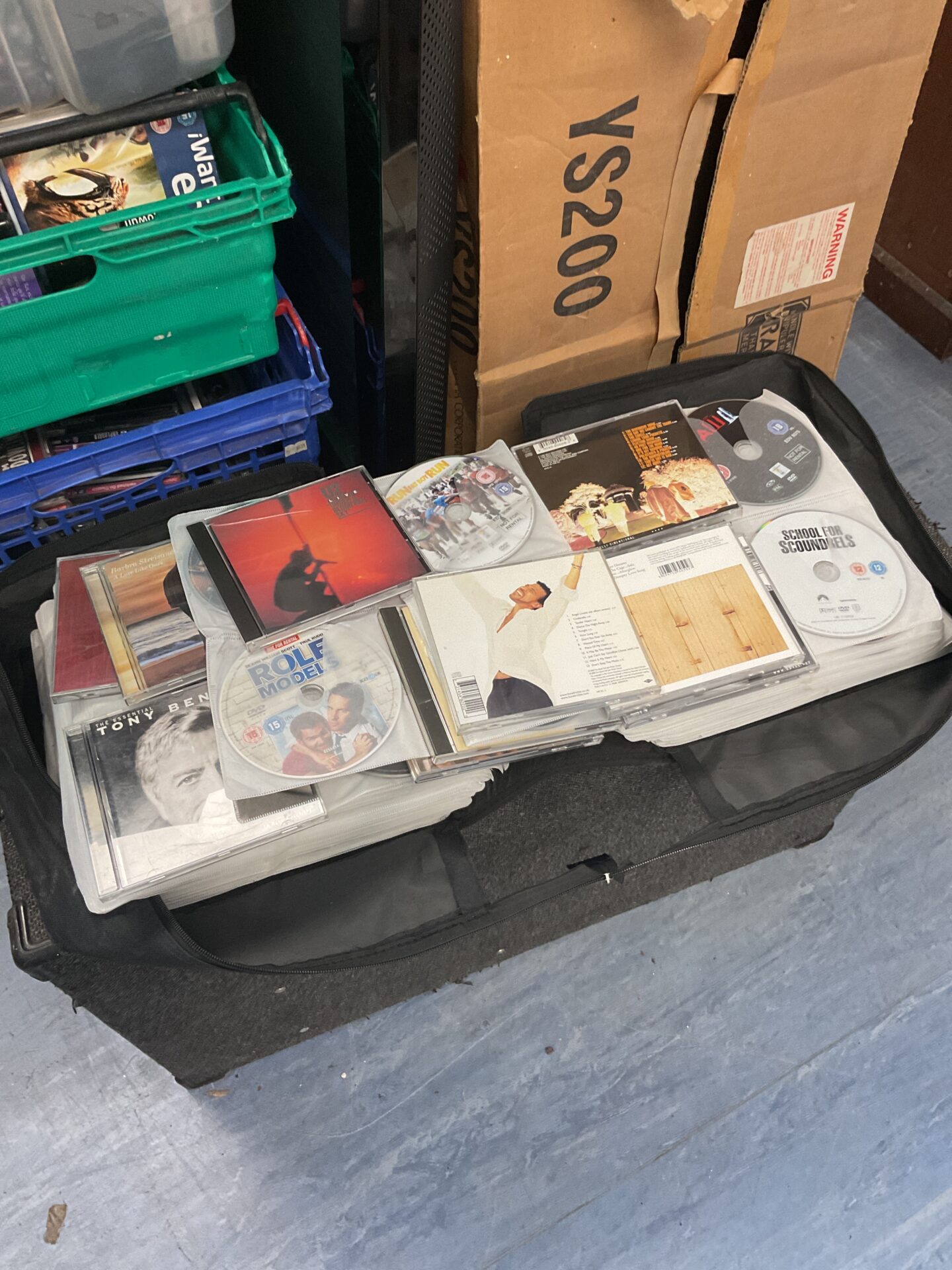 116 Large wallet full of music cds & dvds