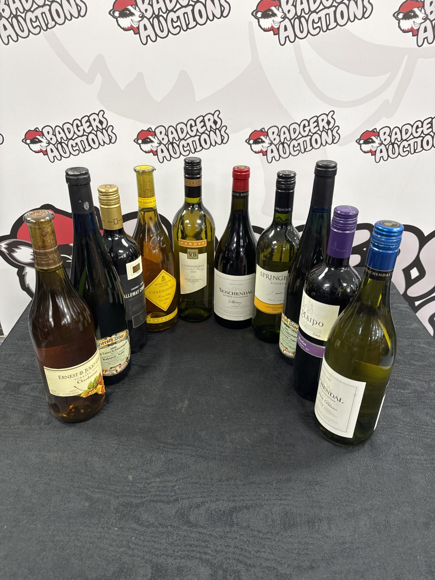 841 Ten bottles of assorted wines