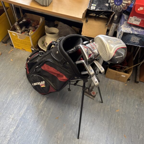 Dunlop Tour TP2 golf club set with irons, woods and putter.