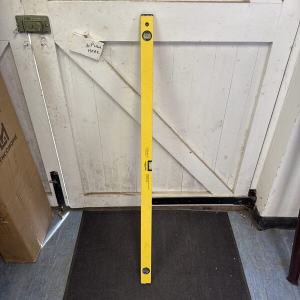 Large Toolzone spirit level for accurate measurements.