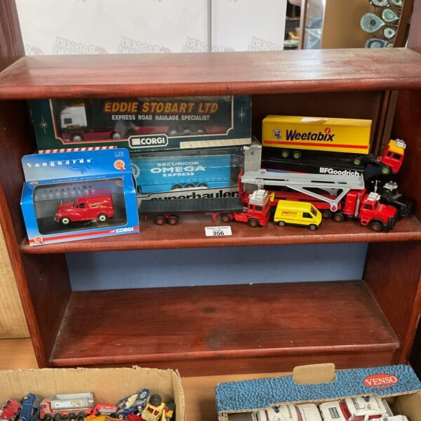 Mixed lot of diecast model vehicles including Corgi models.