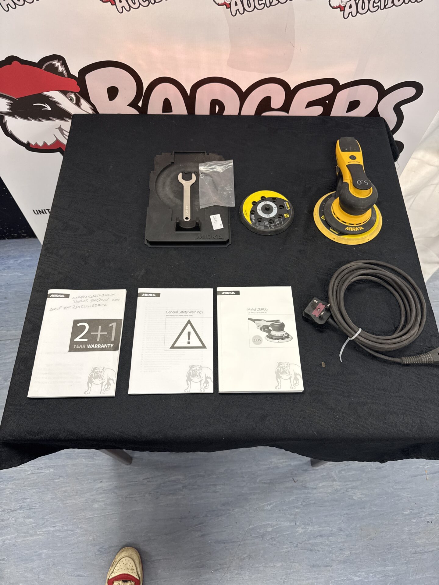 865 Mirka deros pad sander with accessories & manuals