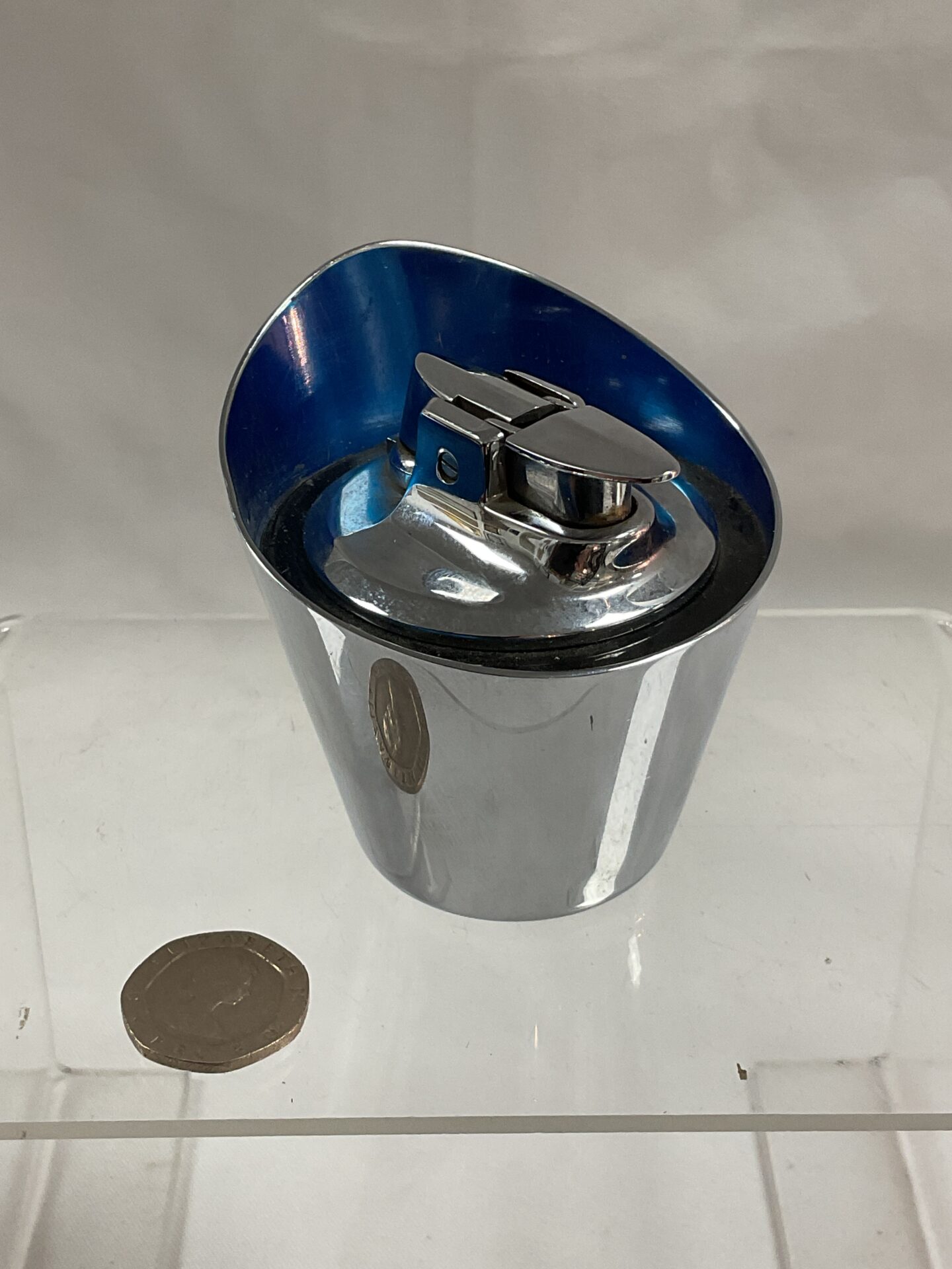 741 Vintage ronson gas table lighter