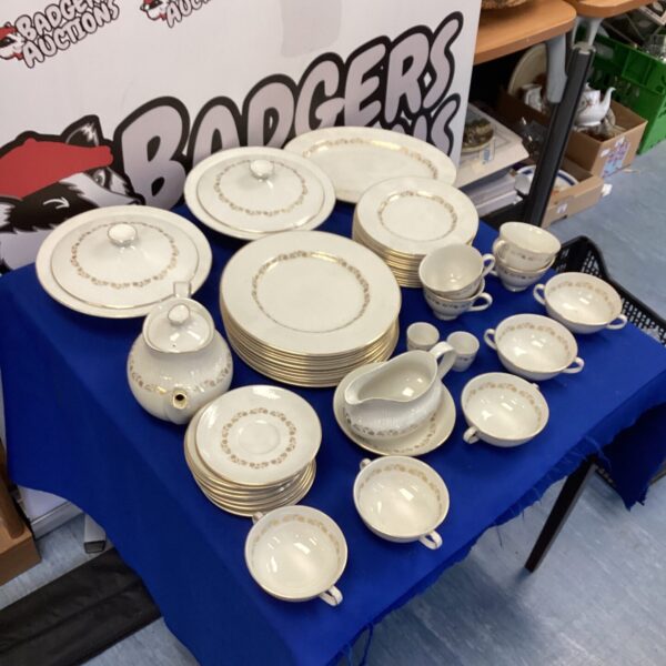 Royal Doulton Fairfax dinner service set displayed on a table.