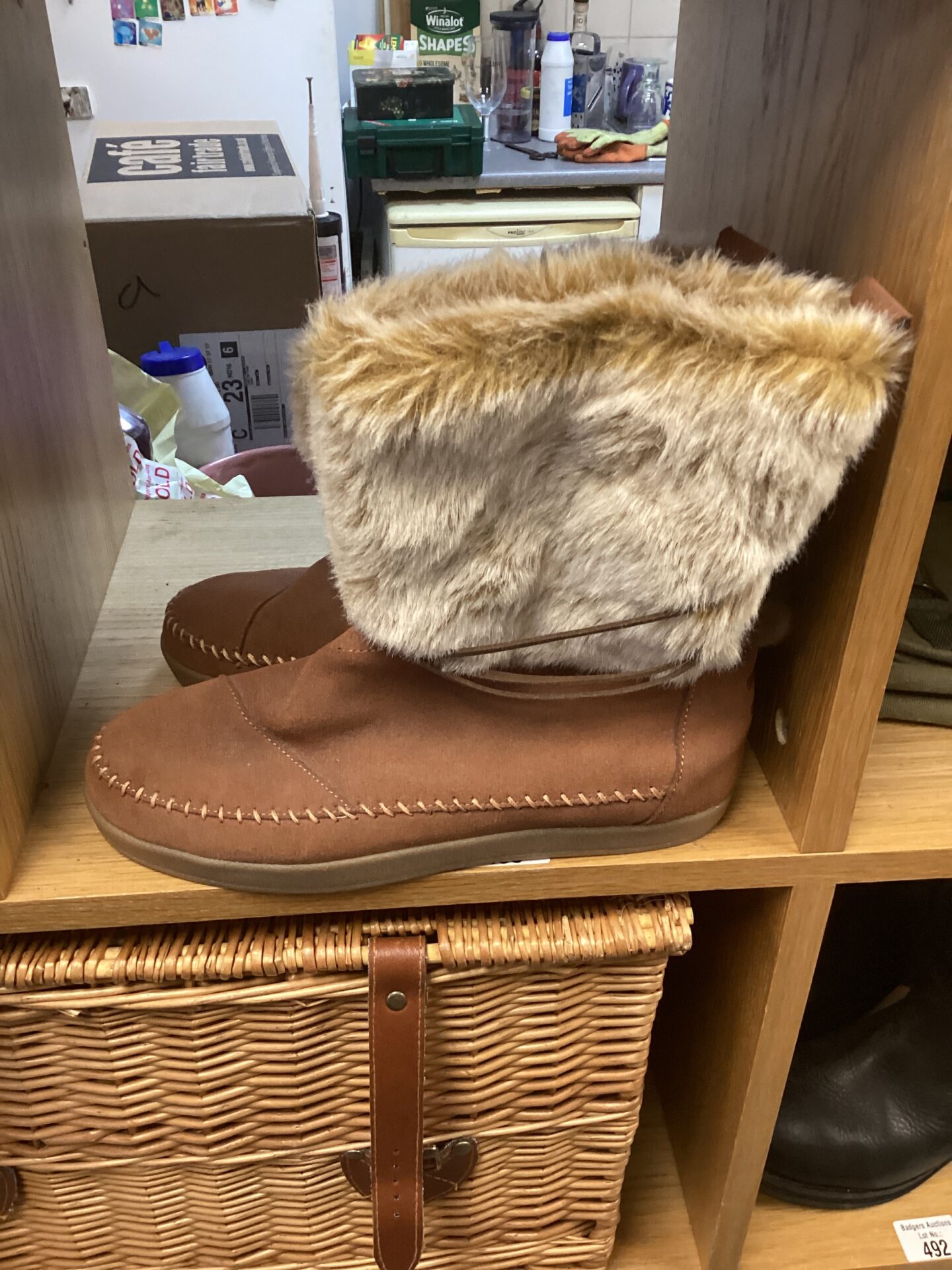 518 Pair of toms faux fur lined boots size 8