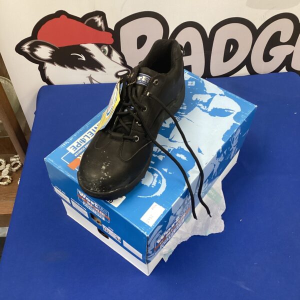 Size 10 Buckler safety shoes for work and industrial use.