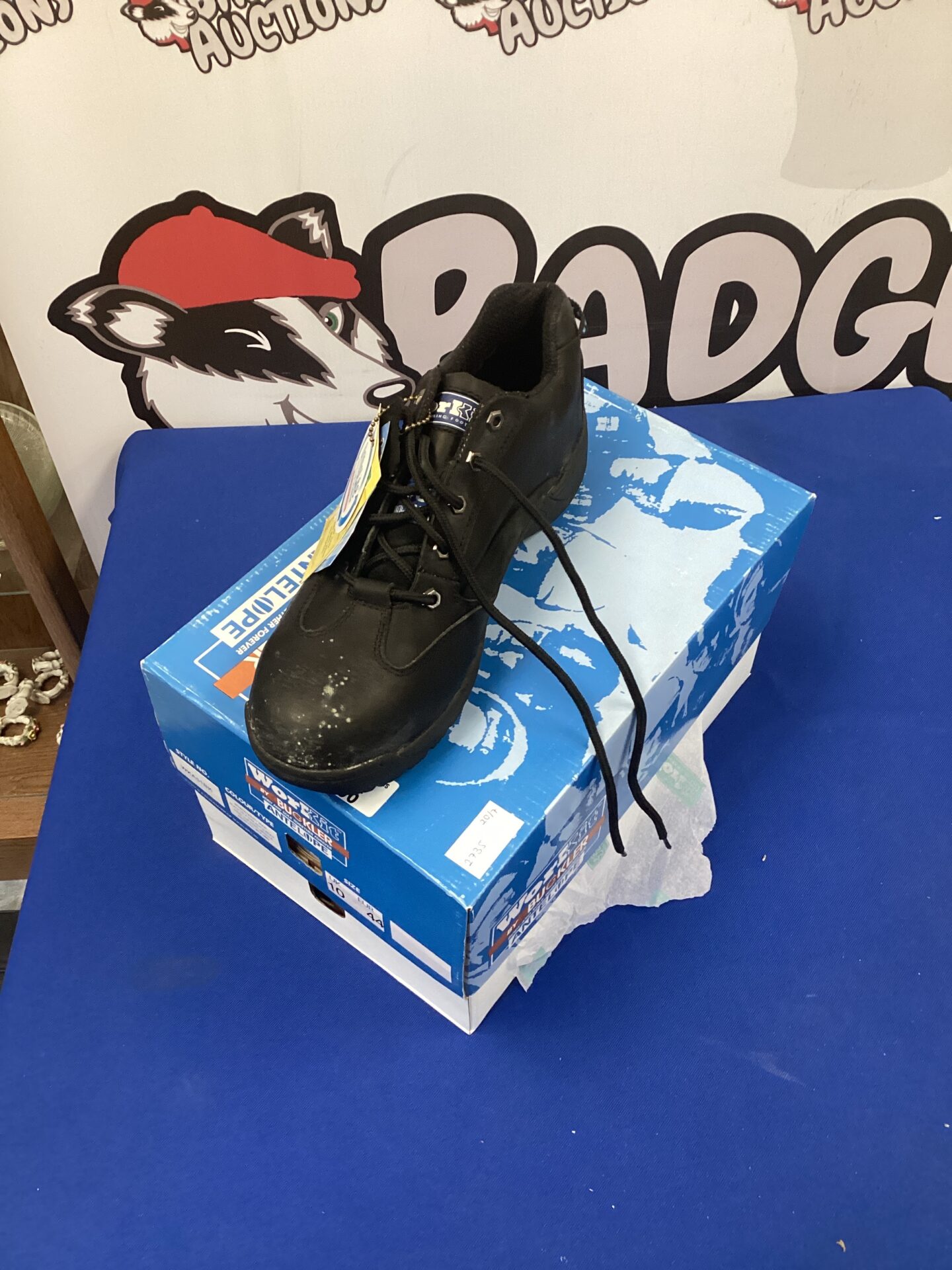 496 Pair of size 10 safety shoes by buckler