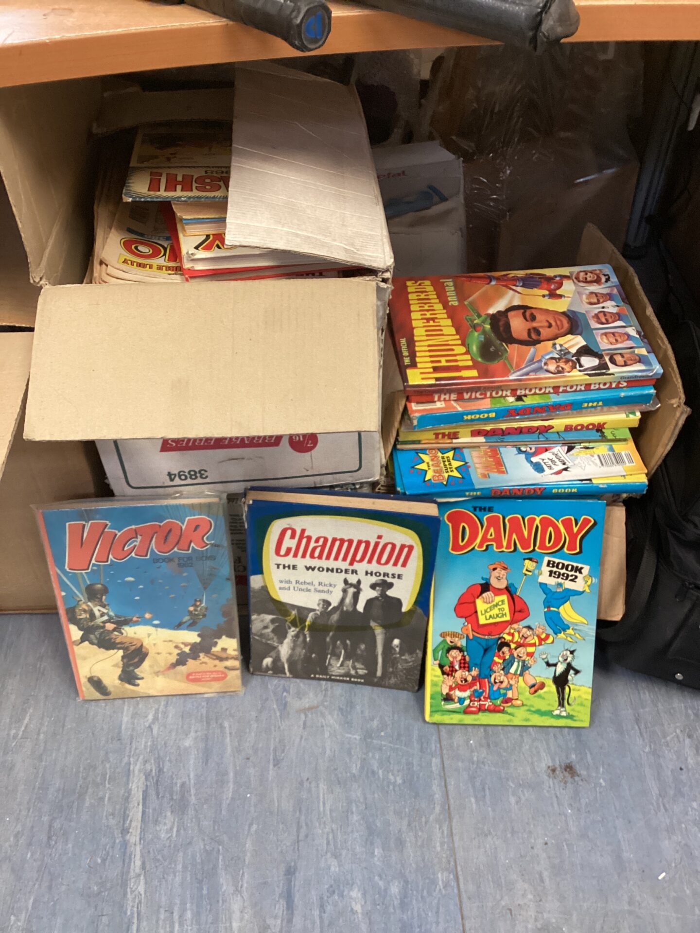 587 Large bundle of annuals & comics inc the dandy, victor & beano