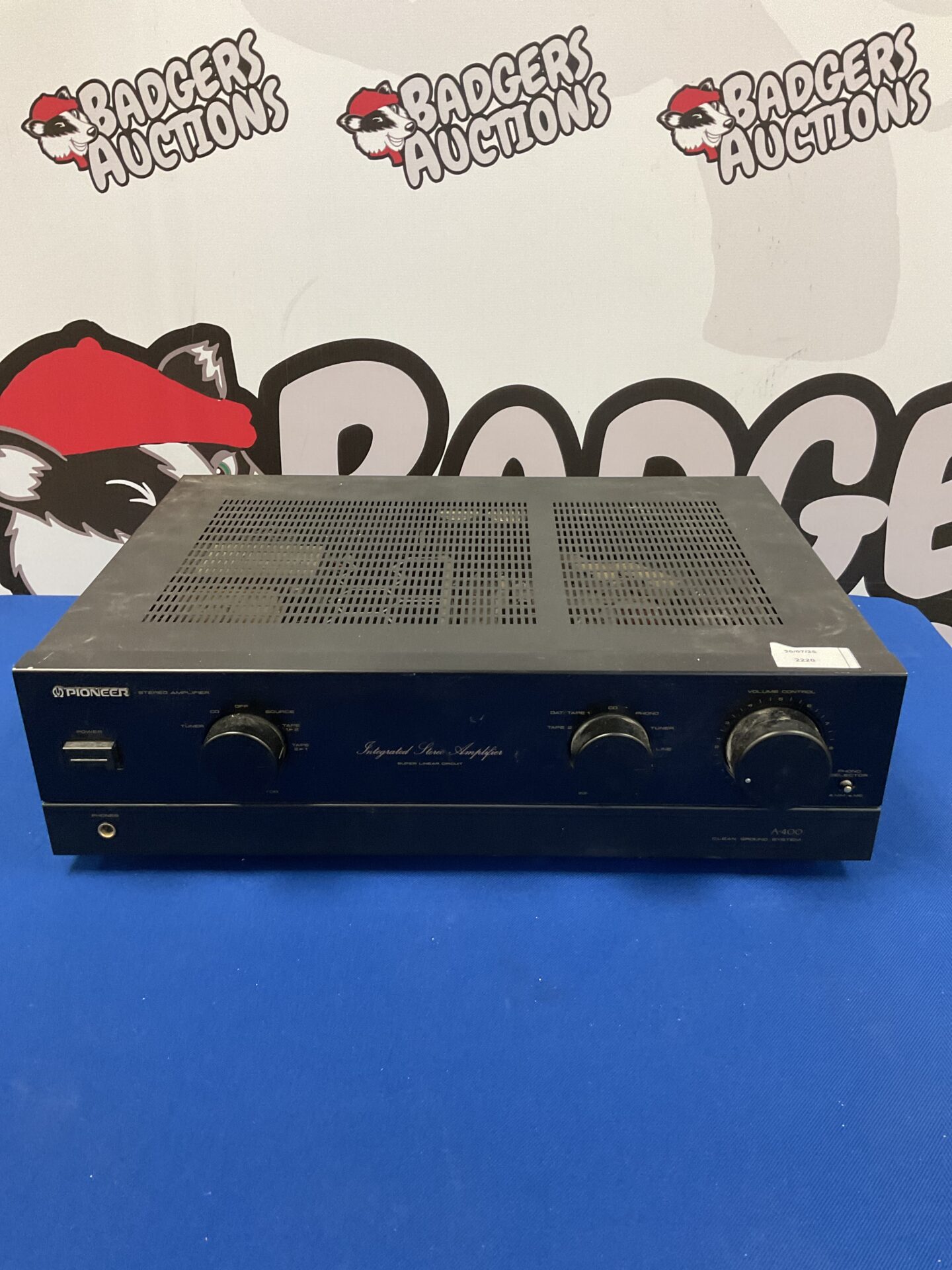 153 Pioneer a-400 stereo amplifier