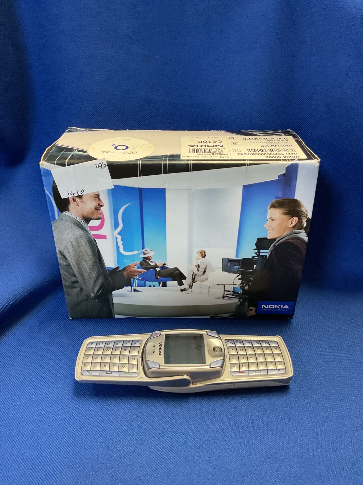 174 Retro nokia 6820a mobile phone