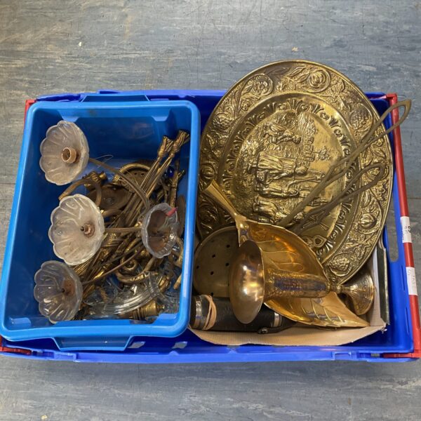 Vintage brassware mixed lot on a tray, including a leaf dish and vase.