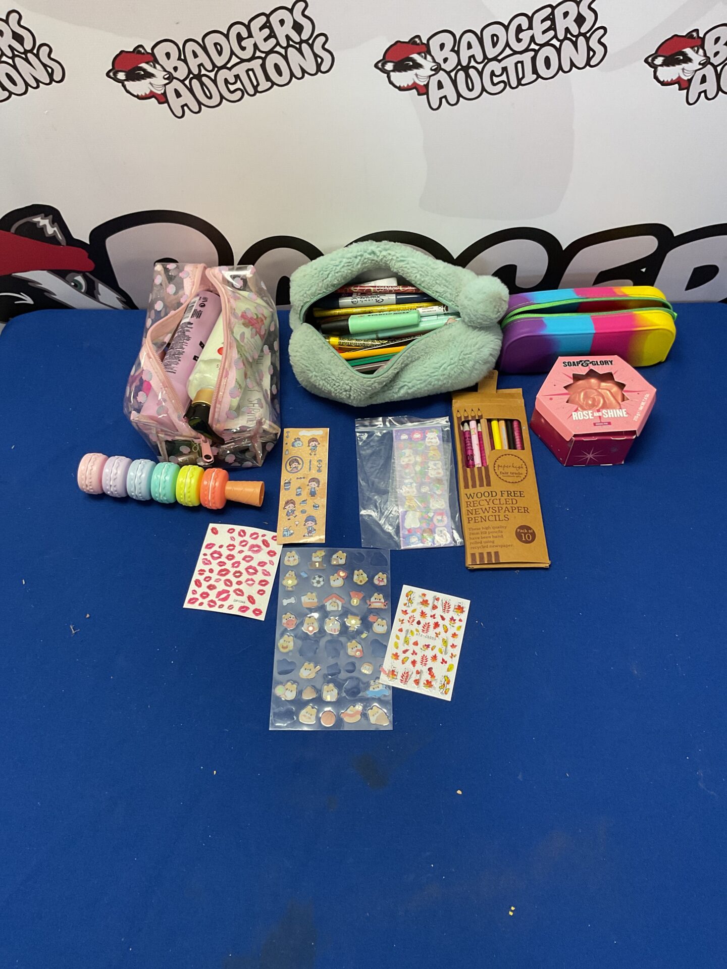 1070 Box of mixed items inc stationary and beauty/ healthcare items