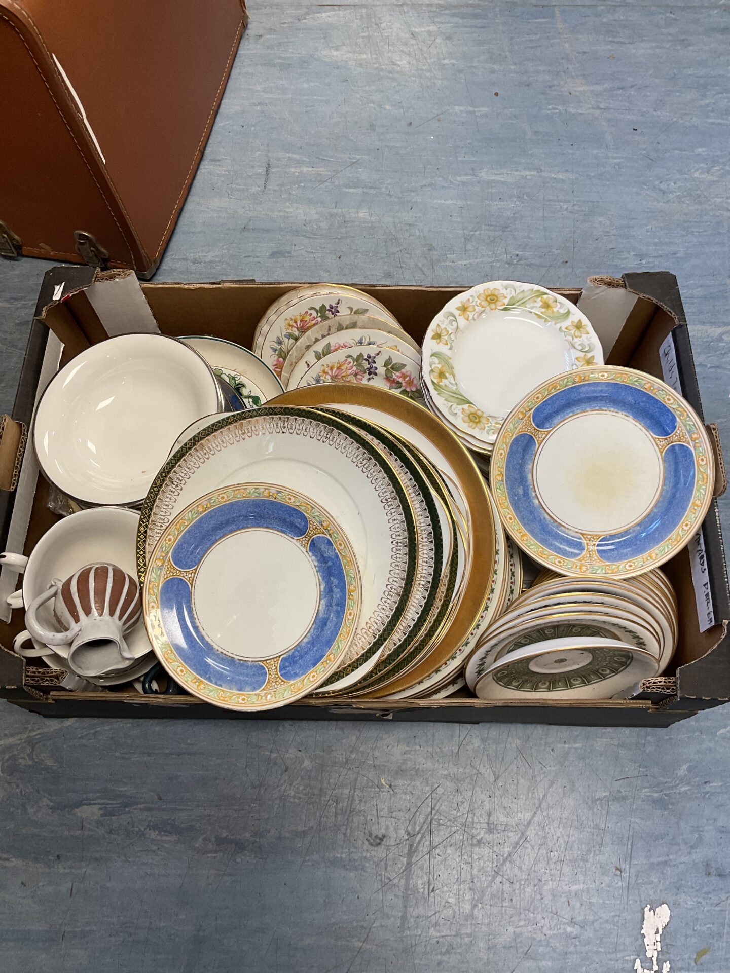 070 Tray of mixed brand china including royal Worcester & spode