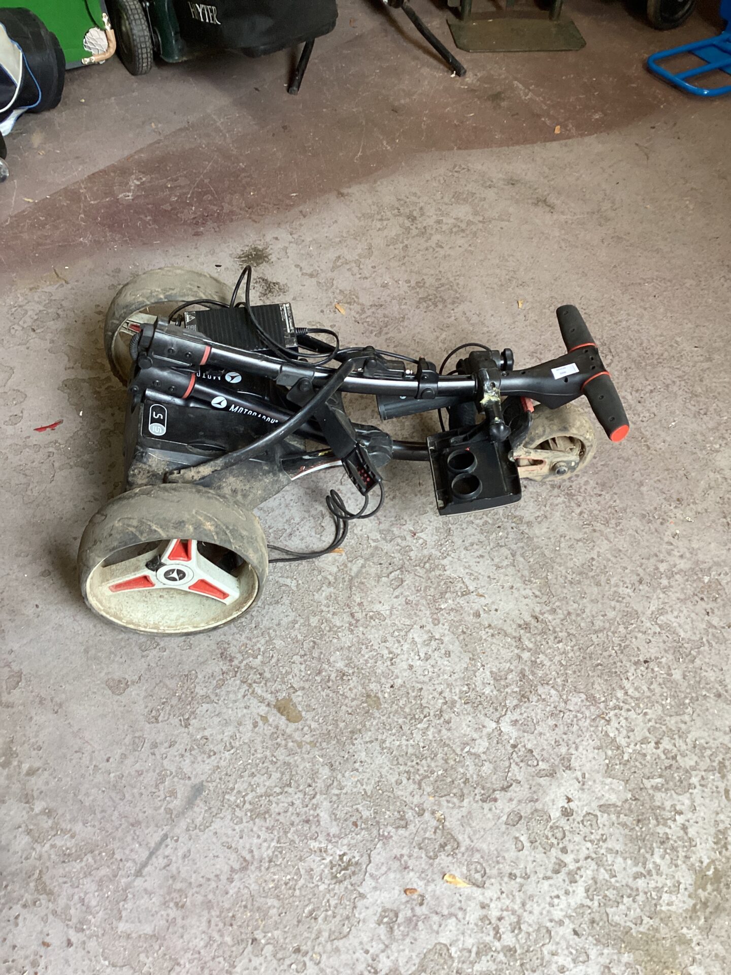 1095 Golf Motocaddy with charger in need of repair