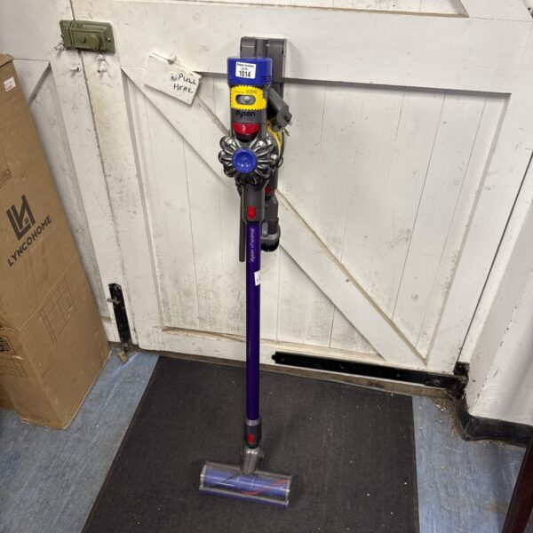 Dyson V7 Animal cordless vacuum cleaner in used condition.