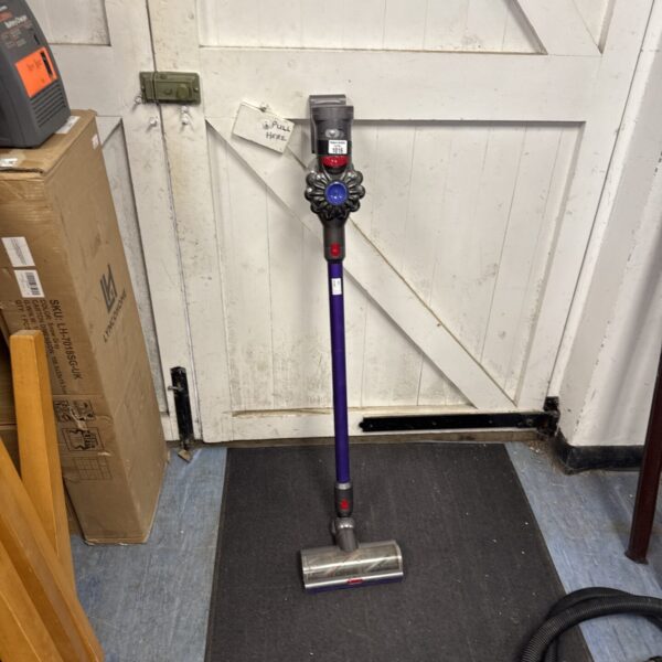 Dyson V8 cordless vacuum cleaner in untested condition.