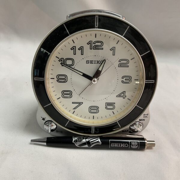 Vintage Seiko alarm clock and Fc Barcelona pen set for collectors.