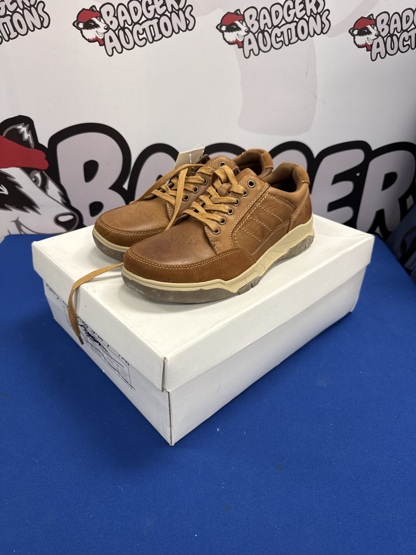 488 New Pair of men’s hush puppy tan leather casual shoes size 7 – new