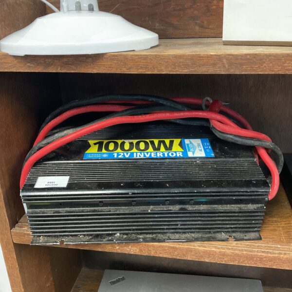 1000W 12V inverter for converting DC power to AC power.