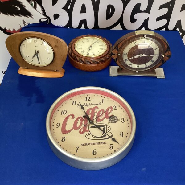 Lot of four antique mantle clocks, vintage timepieces.