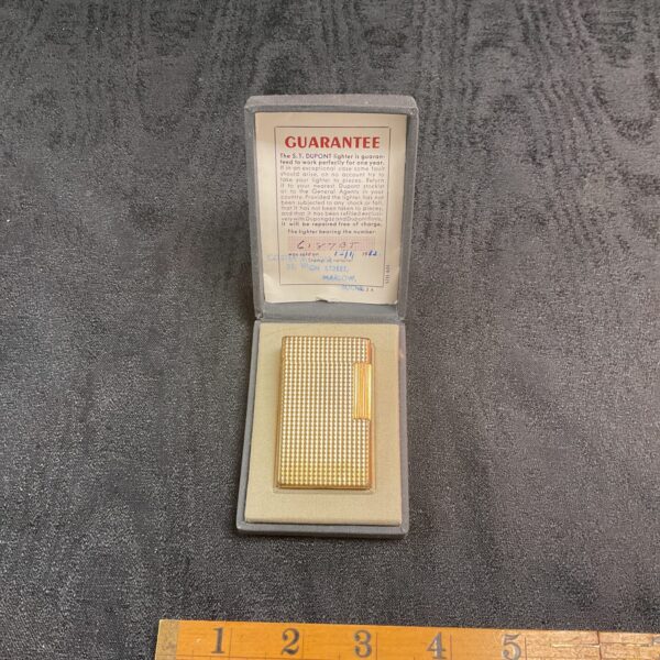 Vintage S T DuPont lighter in original presentation case.