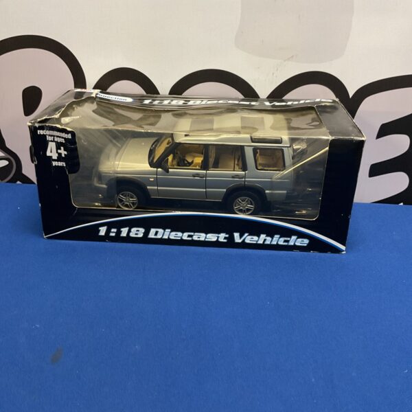 Kid Connection 1:18 scale Land Rover Discovery diecast model.