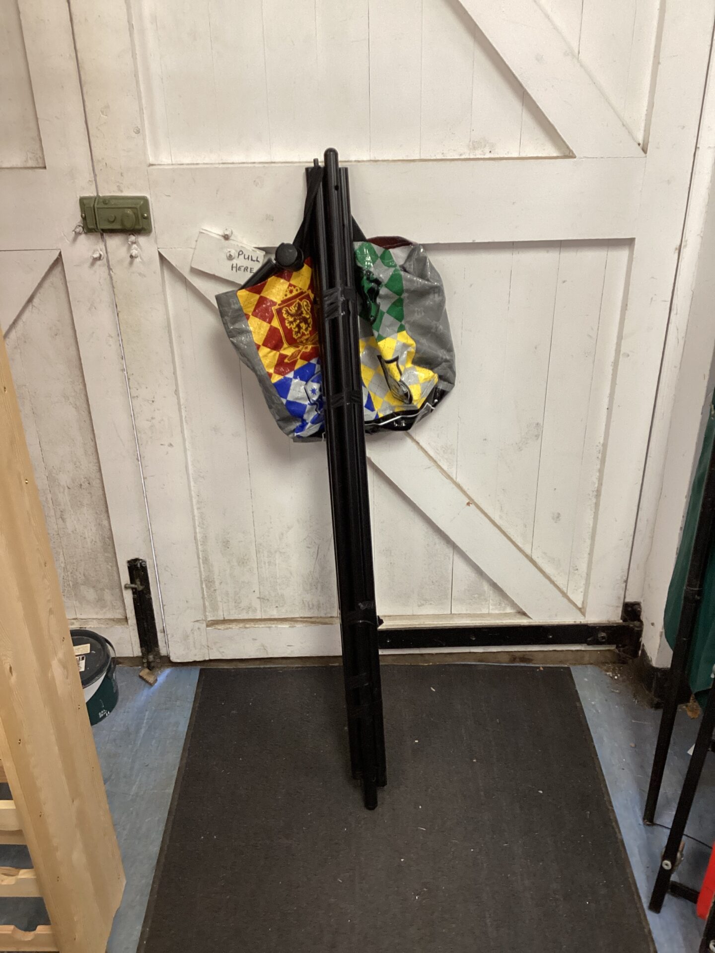 560 Metal clothing rail
