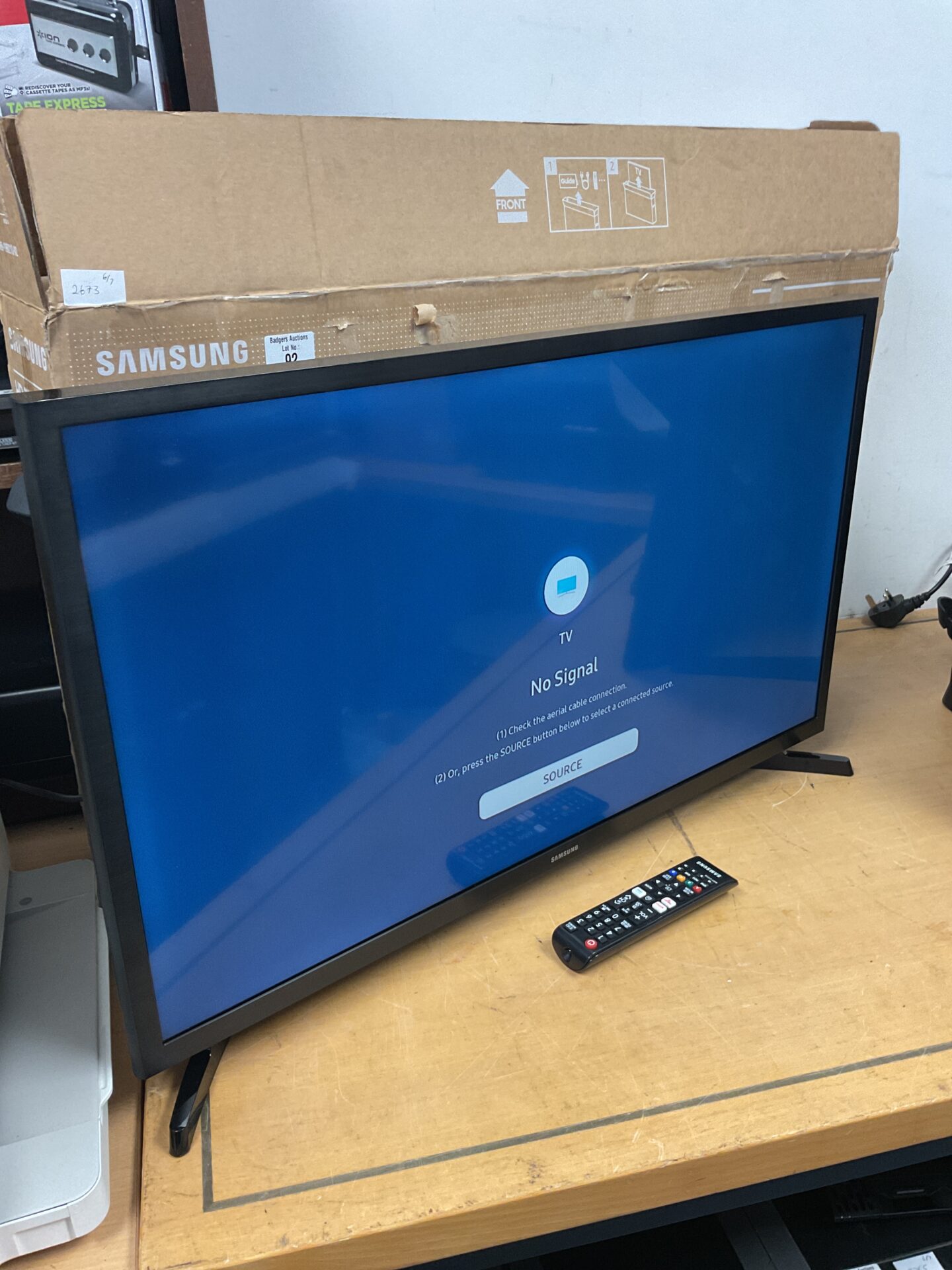 092 Samsung t4300 32” hd smart tv working with remote