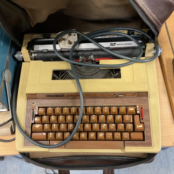 Vintage Smith Corona Electra 200 typewriter in avocado green.
