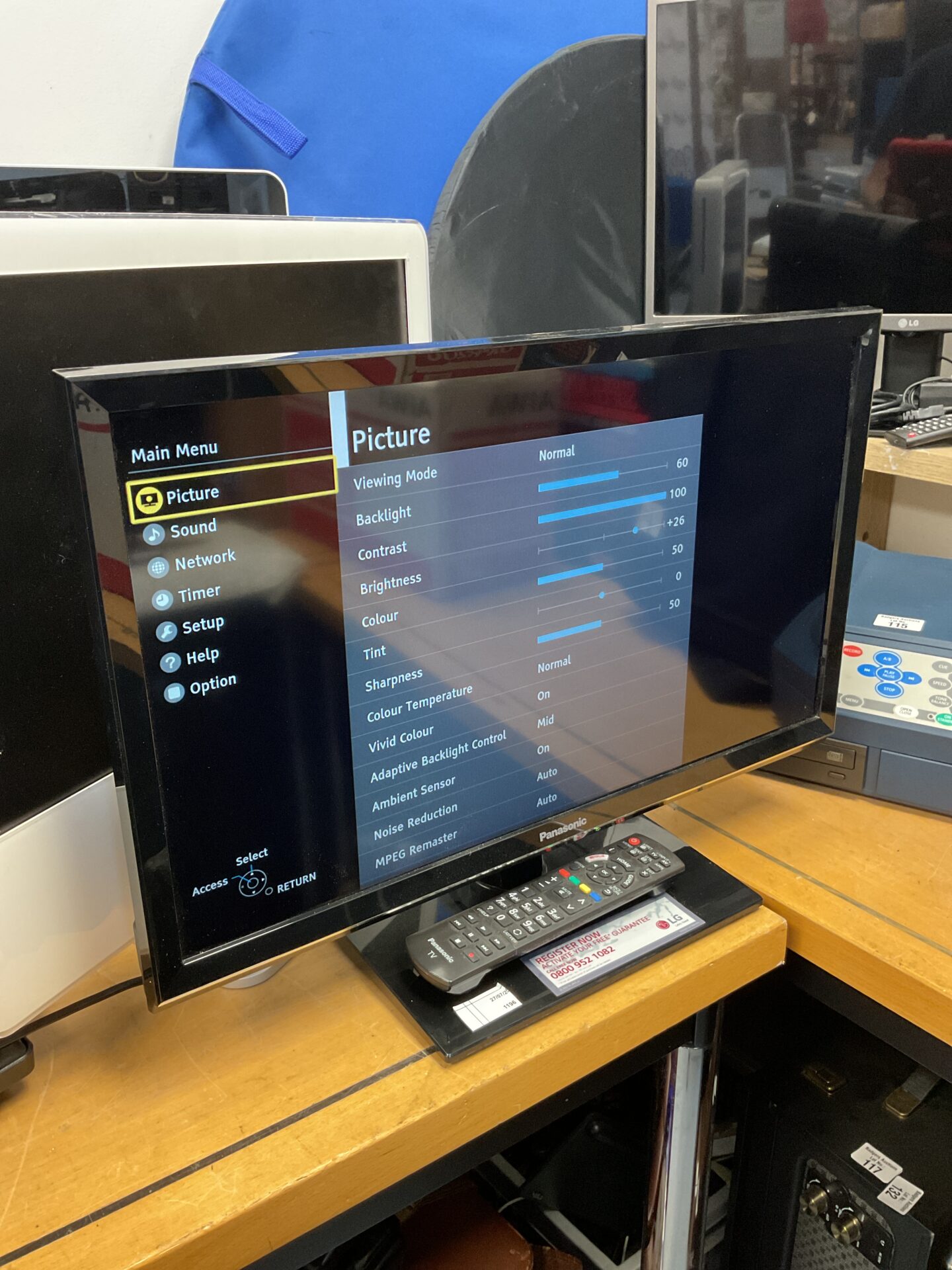 105 Panasonic 24” hd led tv working with remote