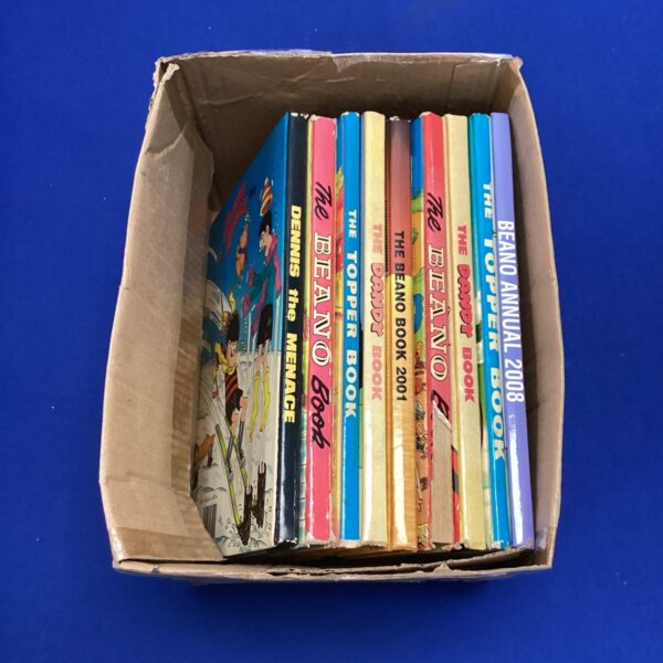 Lot of vintage Beano, Dandy and Dennis the Menace annuals.