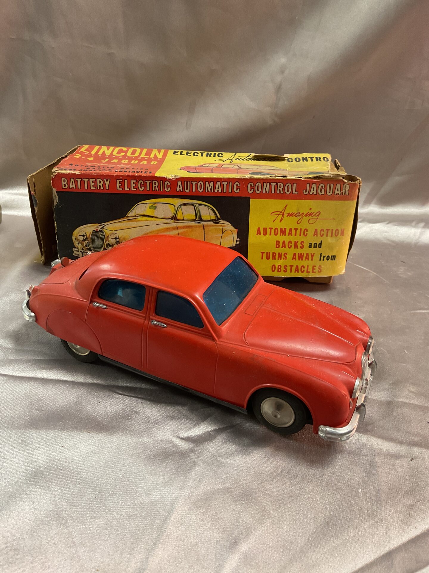 731 Vintage Lincoln 2.4 Mk1 Jaguar electric automatic control model car