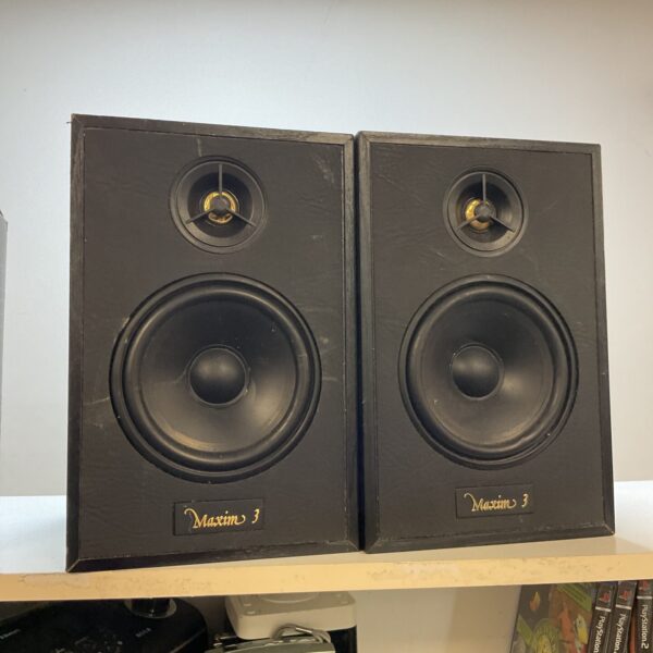 Vintage Maxim 3 bookshelf speakers, a retro audio pair.