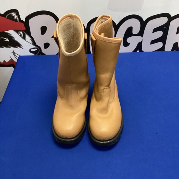 Size 8 Pro Man safety boots for industrial work.