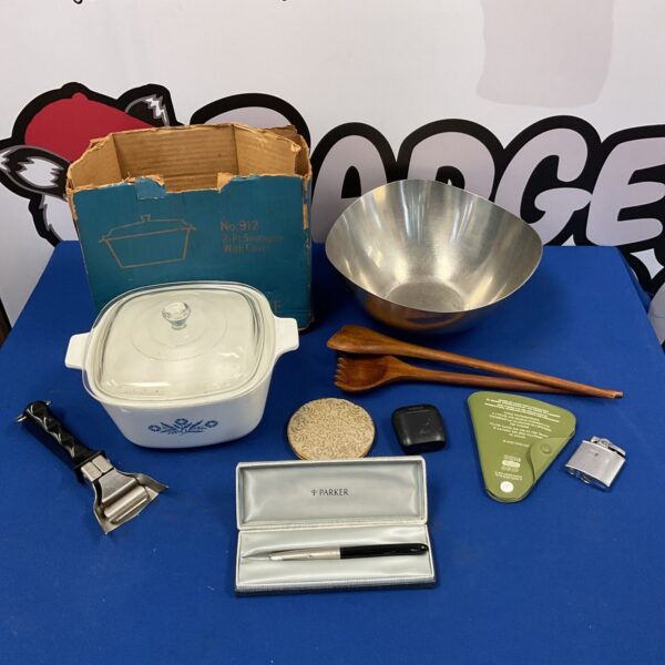 Vintage Parker pen and Pyrosil ware dish in a mixed lot.