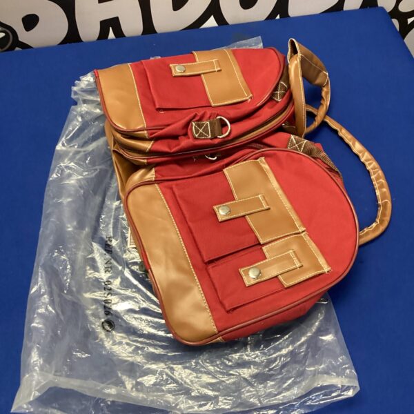 Vintage canvas hodall bag with adjustable strap.