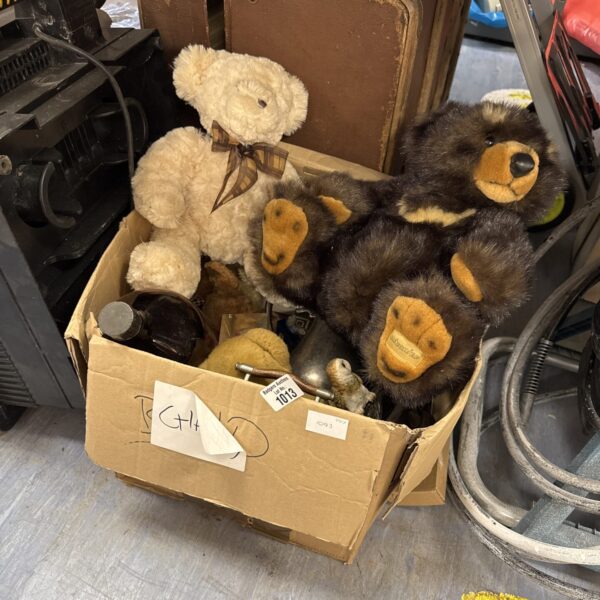 Mixed lot of vintage toys including a teddy bear.