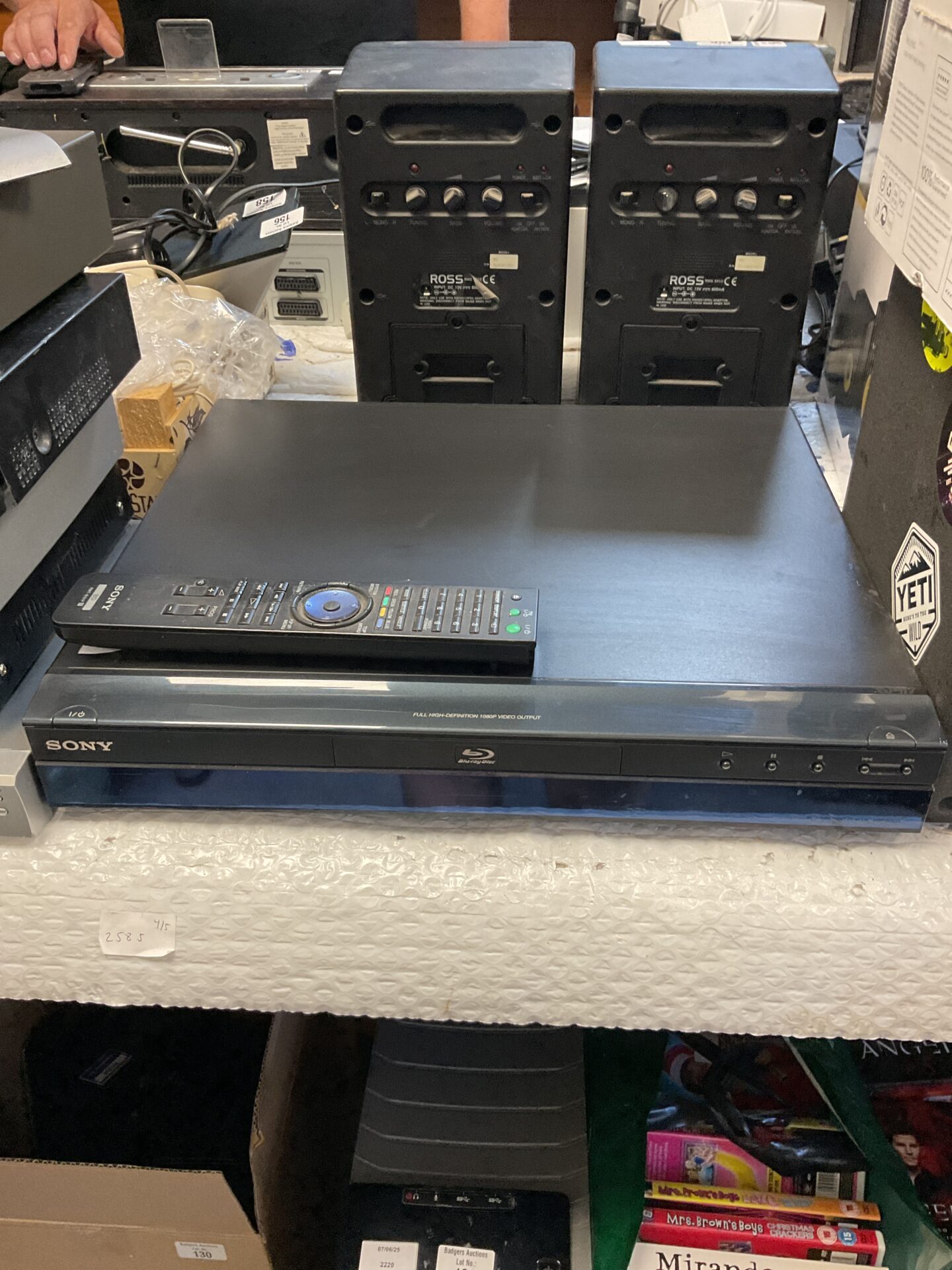 122 Sony bdp-s300 bluray disc player with remote